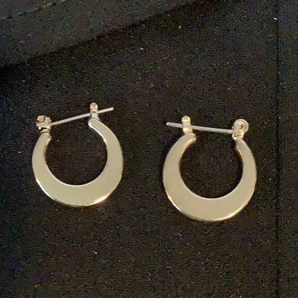 Cute Pixie Earrings - Picture 5 of 6